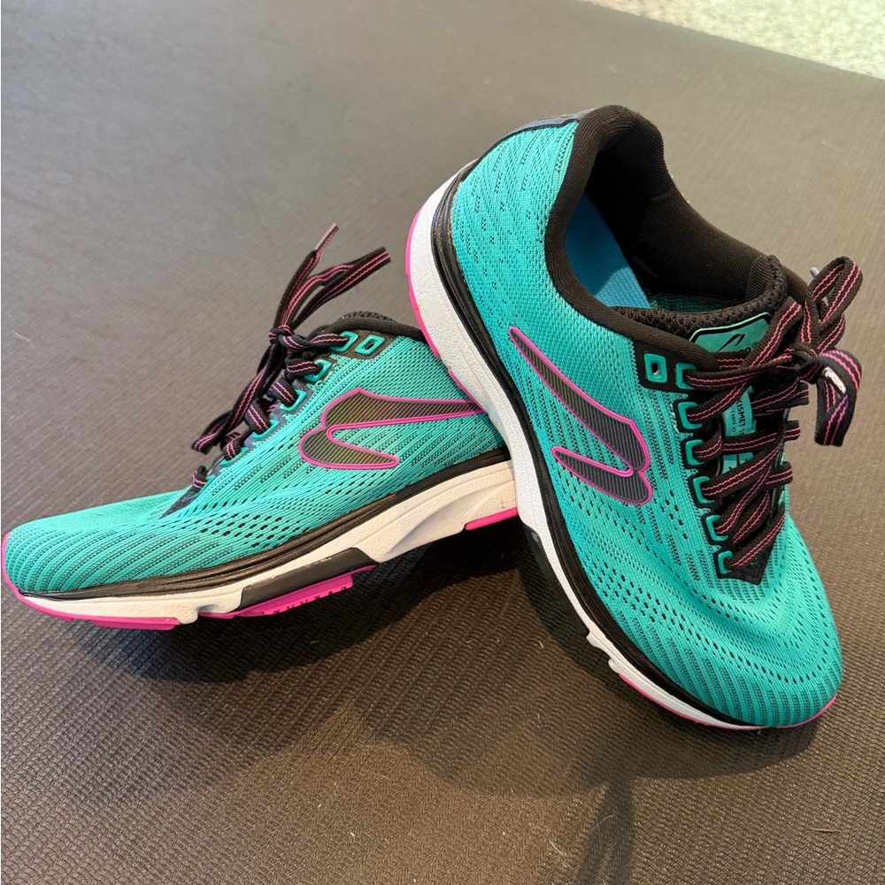 Newton Teal Mesh Running Shoes with Pink Accents
